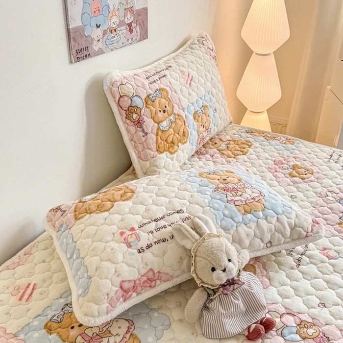 91家纺网 家纺一手货源 找家纺 小叮当家纺仓储工厂店 2025新款A类200g高克重牛奶绒印花夹棉床笠单品床笠床笠单件（提供买家秀） 熊宝玩偶