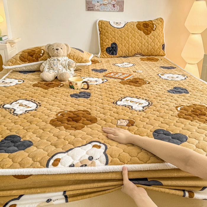 91家纺网 家纺一手货源 找家纺 小叮当家纺仓储工厂店 2025新款A类200g高克重牛奶绒印花夹棉床笠单品床笠床笠单件（提供买家秀） 学院熊宝