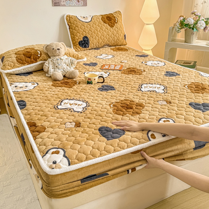 91家纺网 家纺一手货源 找家纺 小叮当家纺仓储工厂店 2025新款A类200g高克重牛奶绒印花夹棉床笠单品床笠床笠单件（提供买家秀） 学院熊宝