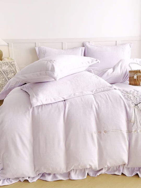 91家纺网 家纺一手货源 找家纺 金绣美居 2025新款加厚牛奶绒韩版床盖款绣花手工花保暖四件套-白茶 紫色