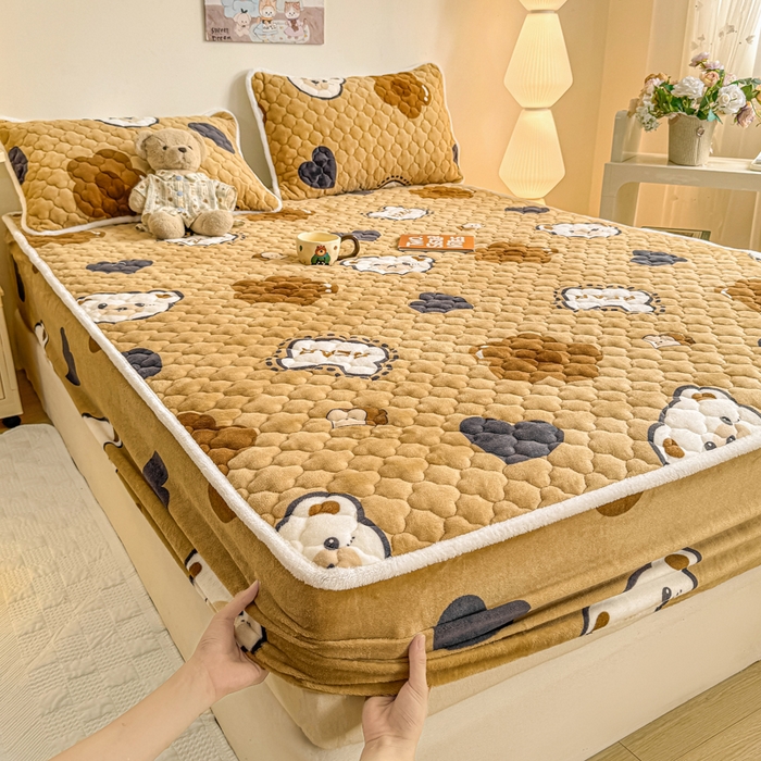 91家纺网 家纺一手货源 找家纺 小叮当家纺仓储工厂店 2025新款A类200g高克重牛奶绒印花夹棉床笠单品床笠床笠单件（提供买家秀） 学院熊宝