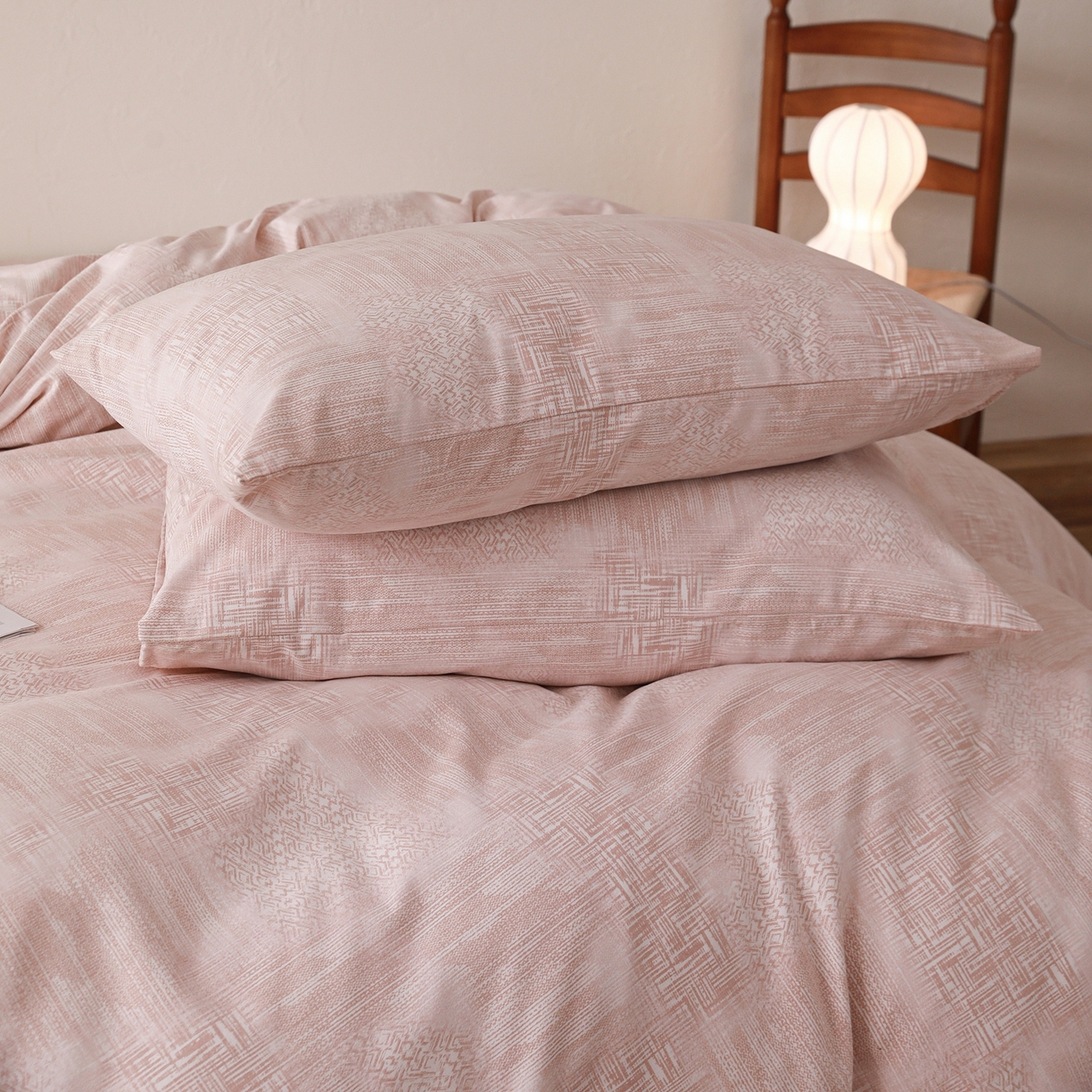 91家纺网 家纺一手货源 找家纺 小叮当家纺仓储工厂店 (买家秀 爆款花型 不断货)2025秋冬新款亲肤舒适良品磨毛四件套 雾影粉