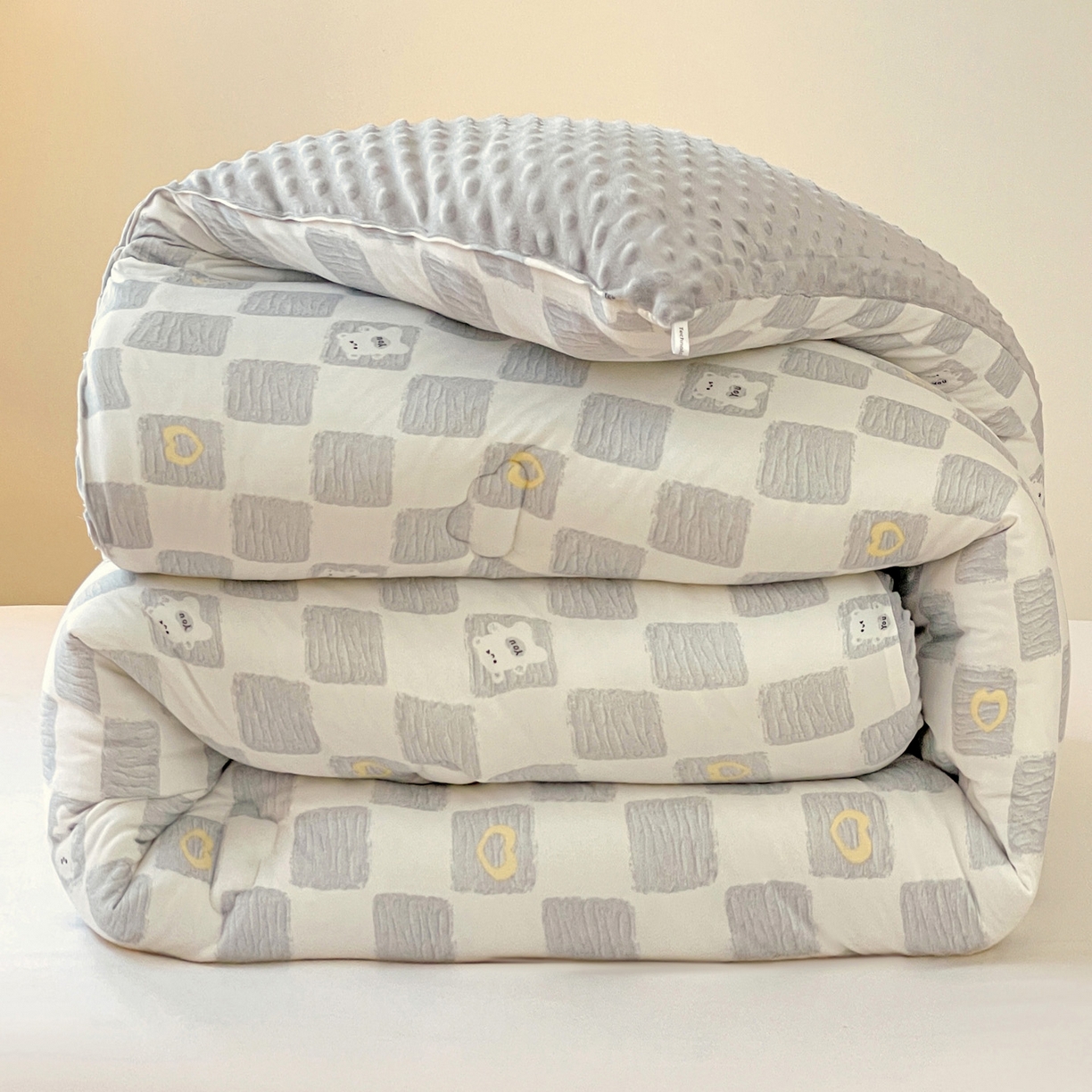 91家纺网 家纺一手货源 找家纺 小叮当家纺仓储工厂店 2025新款A类母婴级宝宝被子牛奶丝针织棉豆豆被豆豆被子儿童婴童大豆被精品买家秀 方格熊