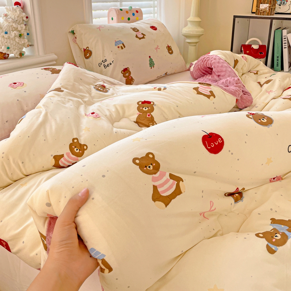 91家纺网 家纺一手货源 找家纺 小叮当家纺仓储工厂店 2025新款A类母婴级宝宝被子牛奶丝针织棉豆豆被豆豆被子儿童婴童大豆被精品买家秀 蛋糕熊