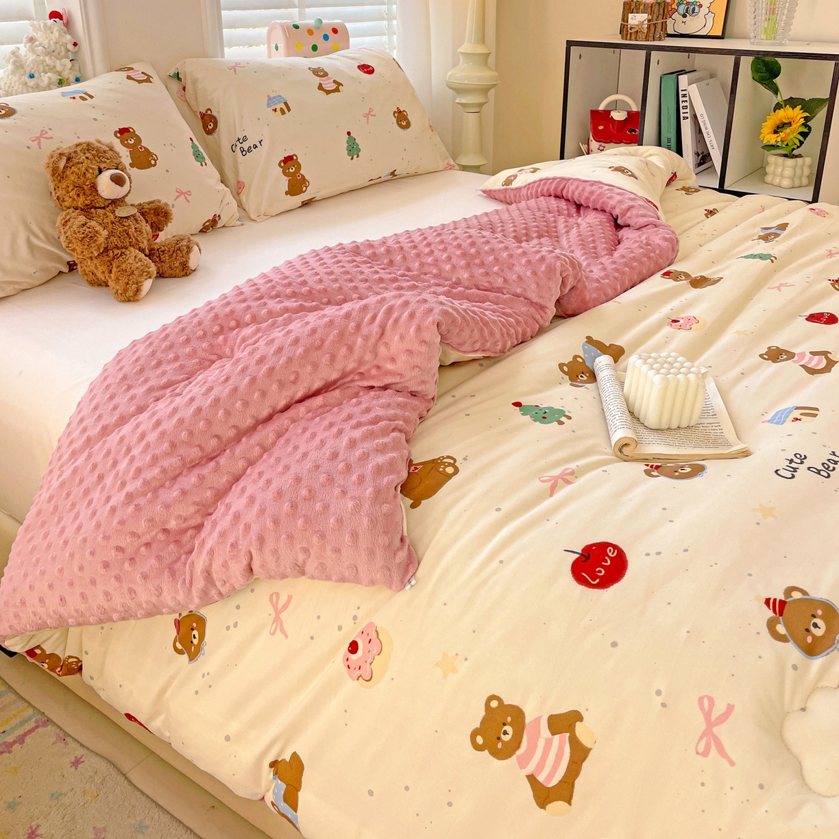 91家纺网 家纺一手货源 找家纺 小叮当家纺仓储工厂店 2025新款A类母婴级宝宝被子牛奶丝针织棉豆豆被豆豆被子儿童婴童大豆被精品买家秀 蛋糕熊