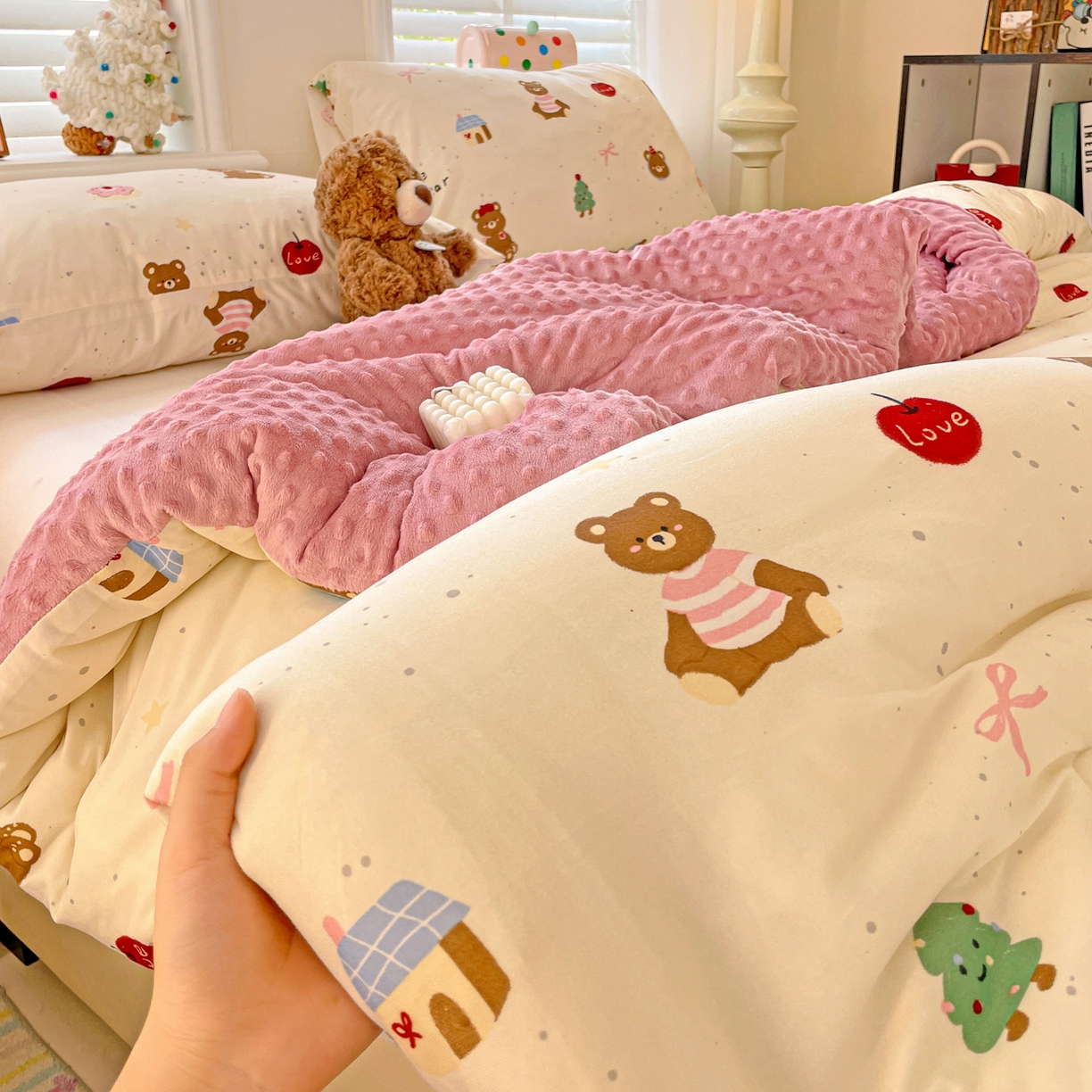 91家纺网 家纺一手货源 找家纺 小叮当家纺仓储工厂店 2025新款A类母婴级宝宝被子牛奶丝针织棉豆豆被豆豆被子儿童婴童大豆被精品买家秀 蛋糕熊