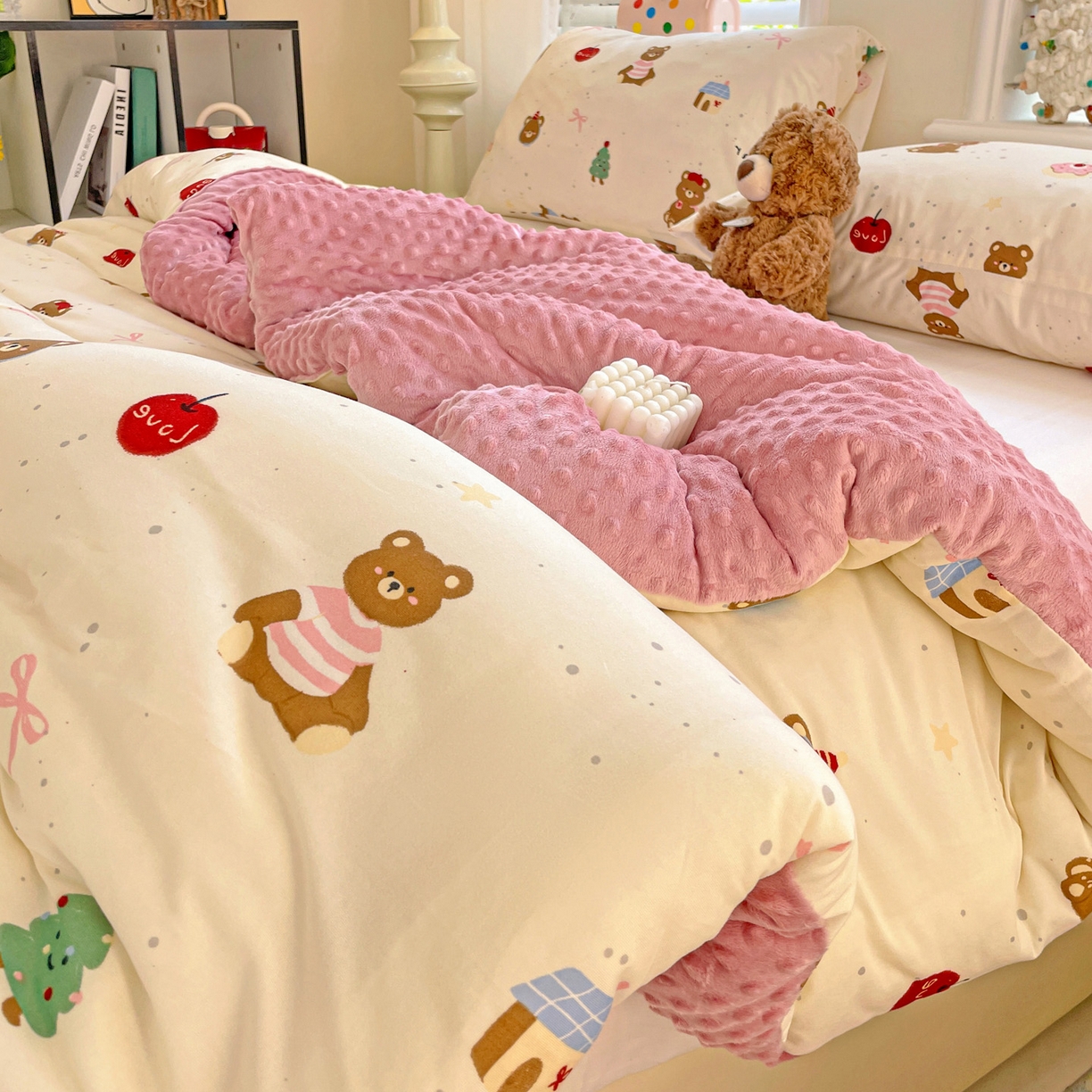 91家纺网 家纺一手货源 找家纺 小叮当家纺仓储工厂店 2025新款A类母婴级宝宝被子牛奶丝针织棉豆豆被豆豆被子儿童婴童大豆被精品买家秀 蛋糕熊