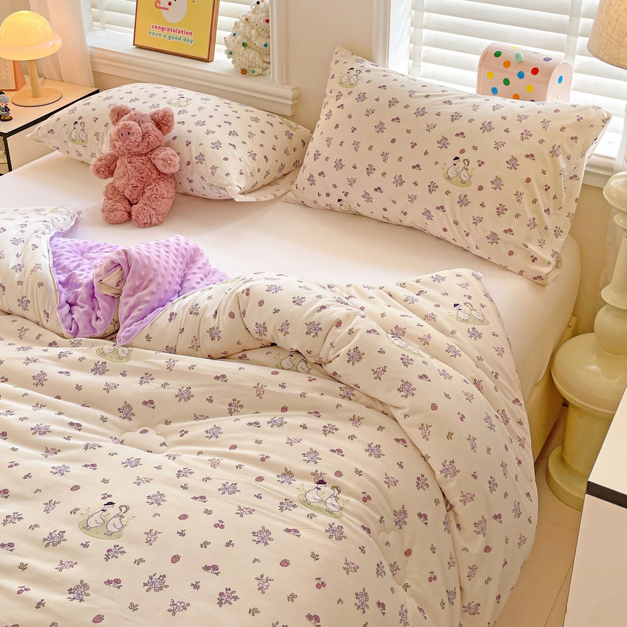 91家纺网 家纺一手货源 找家纺 小叮当家纺仓储工厂店 2025新款A类母婴级宝宝被子牛奶丝针织棉豆豆被豆豆被子儿童婴童大豆被精品买家秀 紫色小花