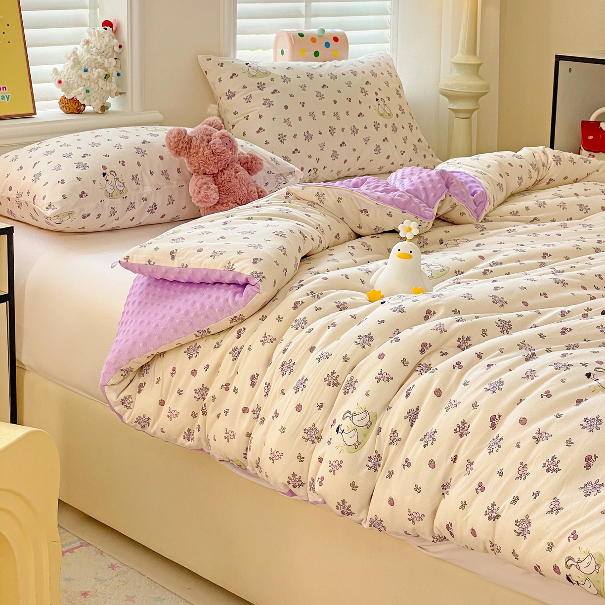 91家纺网 家纺一手货源 找家纺 小叮当家纺仓储工厂店 2025新款A类母婴级宝宝被子牛奶丝针织棉豆豆被豆豆被子儿童婴童大豆被精品买家秀 紫色小花