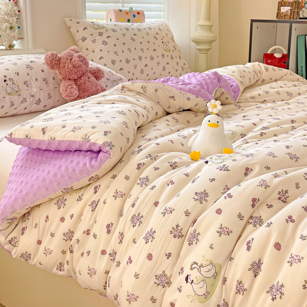 91家纺网 家纺一手货源 找家纺 小叮当家纺仓储工厂店 2025新款A类母婴级宝宝被子牛奶丝针织棉豆豆被豆豆被子儿童婴童大豆被精品买家秀 紫色小花