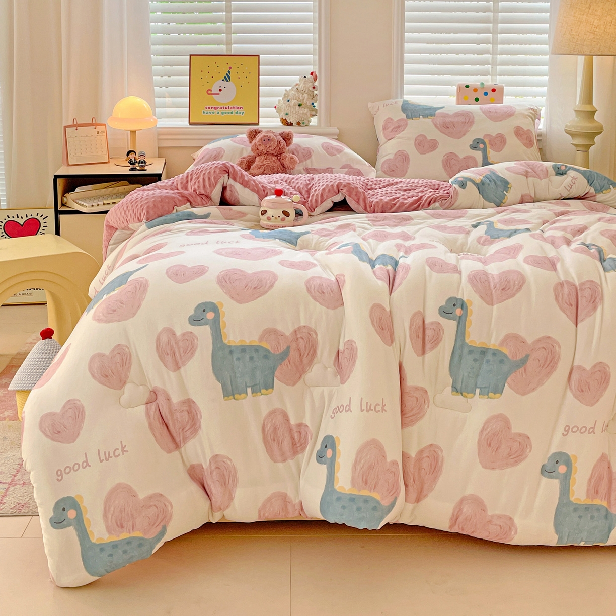 91家纺网 家纺一手货源 找家纺 小叮当家纺仓储工厂店 2025新款A类母婴级宝宝被子牛奶丝针织棉豆豆被豆豆被子儿童婴童大豆被精品买家秀 爱心恐龙