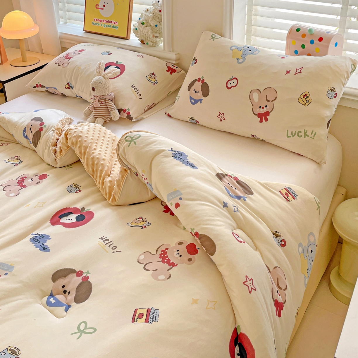 91家纺网 家纺一手货源 找家纺 小叮当家纺仓储工厂店 2025新款A类母婴级宝宝被子牛奶丝针织棉豆豆被豆豆被子儿童婴童大豆被精品买家秀 苹果乐园