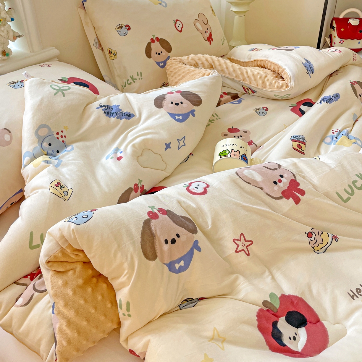 91家纺网 家纺一手货源 找家纺 小叮当家纺仓储工厂店 2025新款A类母婴级宝宝被子牛奶丝针织棉豆豆被豆豆被子儿童婴童大豆被精品买家秀 苹果乐园