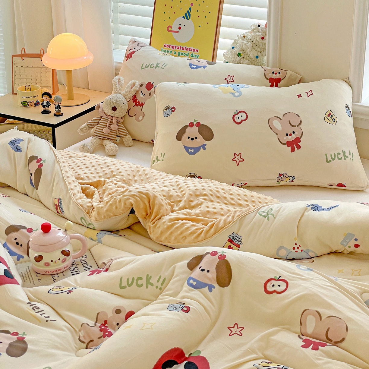 91家纺网 家纺一手货源 找家纺 小叮当家纺仓储工厂店 2025新款A类母婴级宝宝被子牛奶丝针织棉豆豆被豆豆被子儿童婴童大豆被精品买家秀 苹果乐园