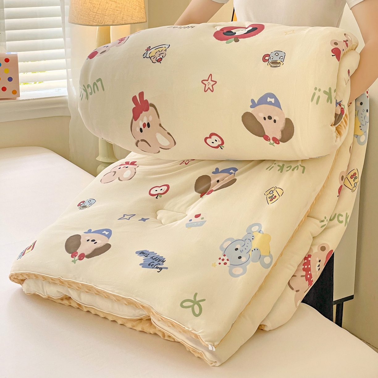 91家纺网 家纺一手货源 找家纺 小叮当家纺仓储工厂店 2025新款A类母婴级宝宝被子牛奶丝针织棉豆豆被豆豆被子儿童婴童大豆被精品买家秀 苹果乐园