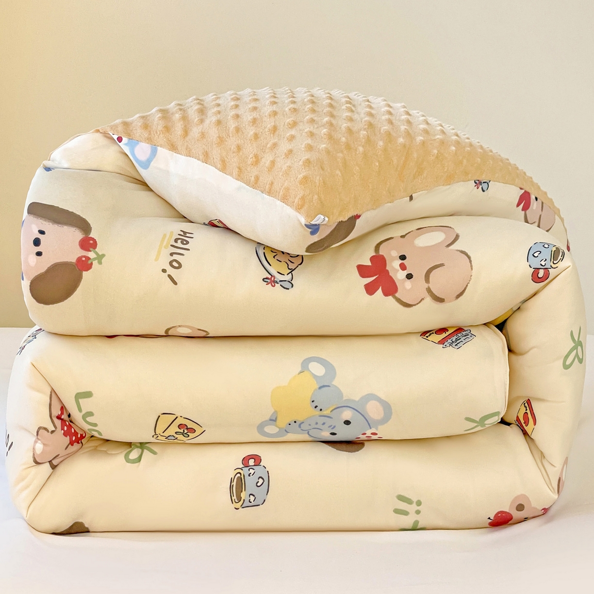 91家纺网 家纺一手货源 找家纺 小叮当家纺仓储工厂店 2025新款A类母婴级宝宝被子牛奶丝针织棉豆豆被豆豆被子儿童婴童大豆被精品买家秀 苹果乐园