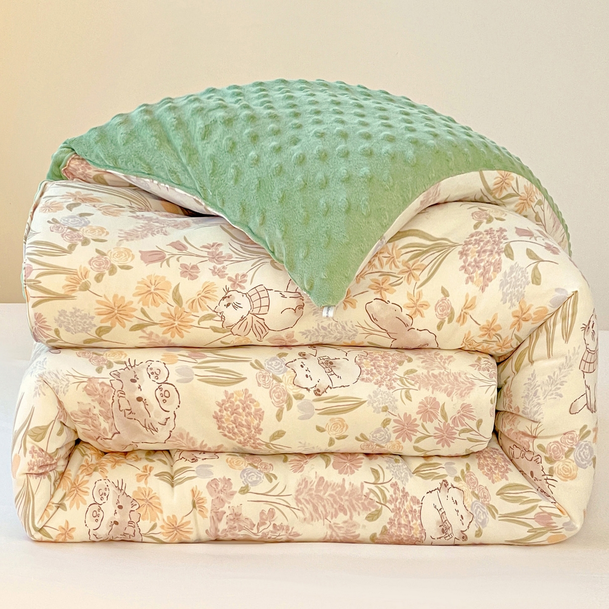 91家纺网 家纺一手货源 找家纺 小叮当家纺仓储工厂店 2025新款A类母婴级宝宝被子牛奶丝针织棉豆豆被豆豆被子儿童婴童大豆被精品买家秀 花间小猫