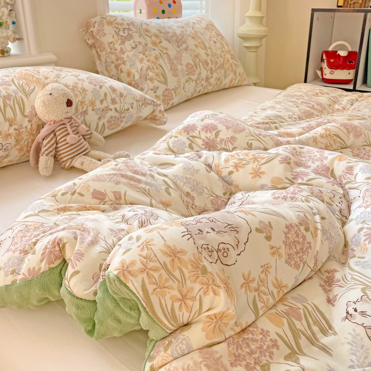 91家纺网 家纺一手货源 找家纺 小叮当家纺仓储工厂店 2025新款A类母婴级宝宝被子牛奶丝针织棉豆豆被豆豆被子儿童婴童大豆被精品买家秀 花间小猫