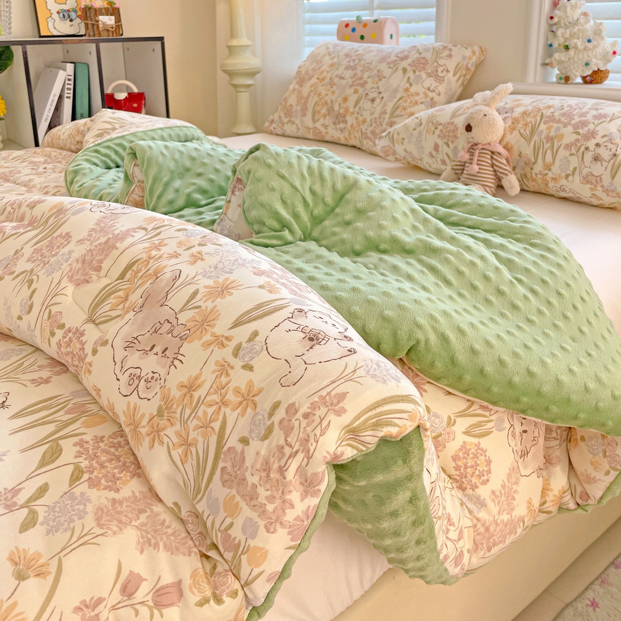 91家纺网 家纺一手货源 找家纺 小叮当家纺仓储工厂店 2025新款A类母婴级宝宝被子牛奶丝针织棉豆豆被豆豆被子儿童婴童大豆被精品买家秀 花间小猫