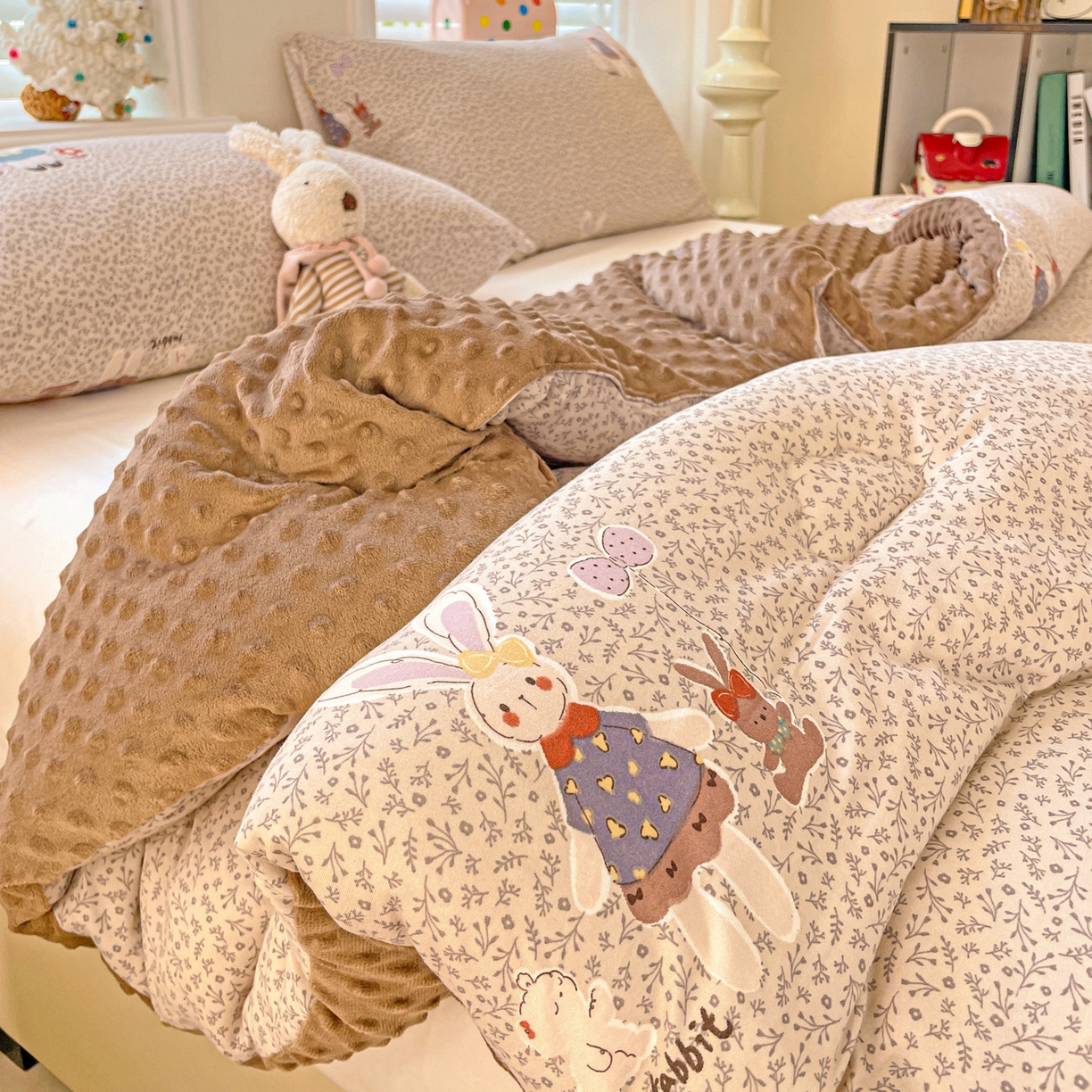 小叮当家纺仓储工厂店 2025新款A类母婴级宝宝被子牛奶丝针织棉豆豆被豆豆被子儿童婴童大豆被精品买家秀 花间兔