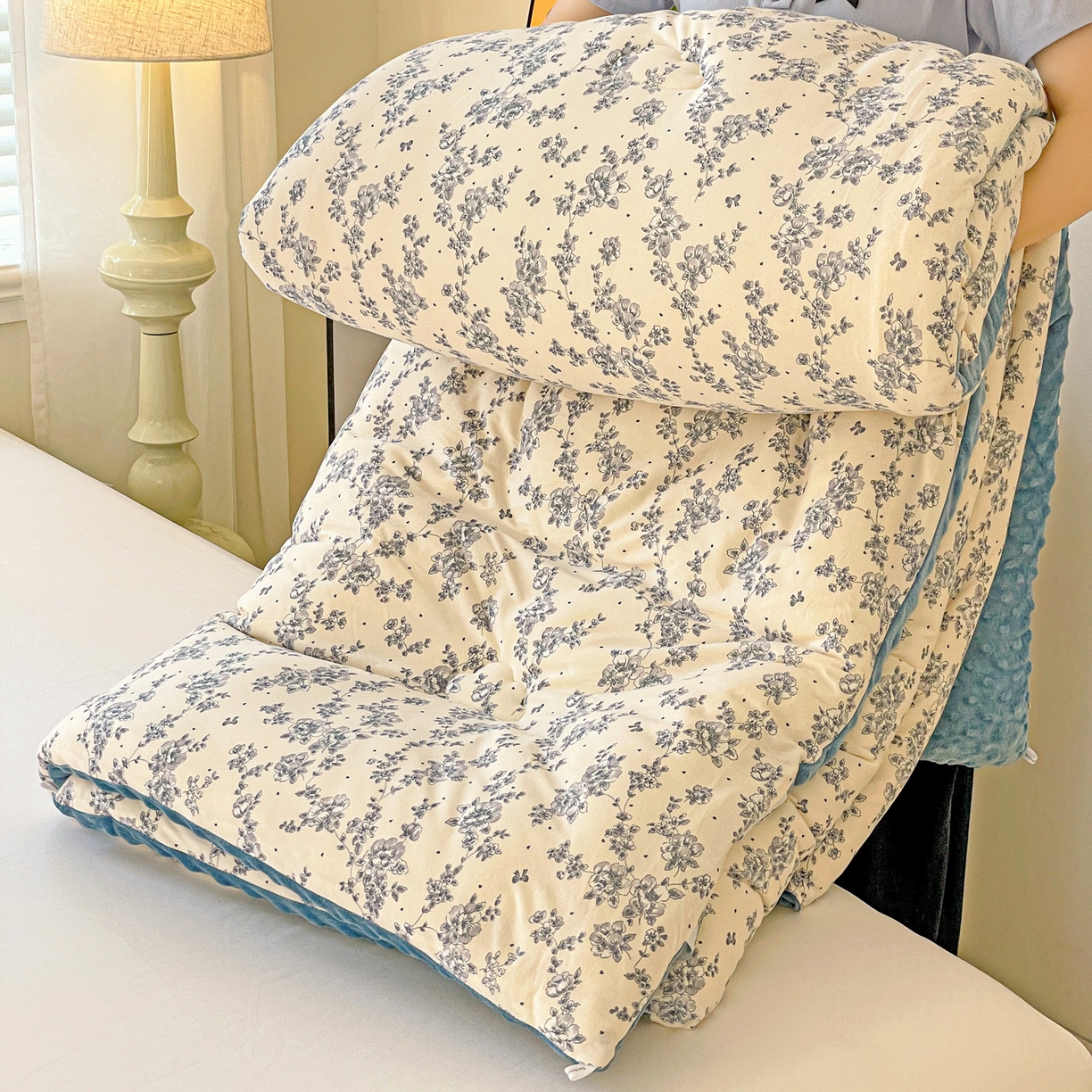 91家纺网 家纺一手货源 找家纺 小叮当家纺仓储工厂店 2025新款A类母婴级宝宝被子牛奶丝针织棉豆豆被豆豆被子儿童婴童大豆被精品买家秀 晨曦