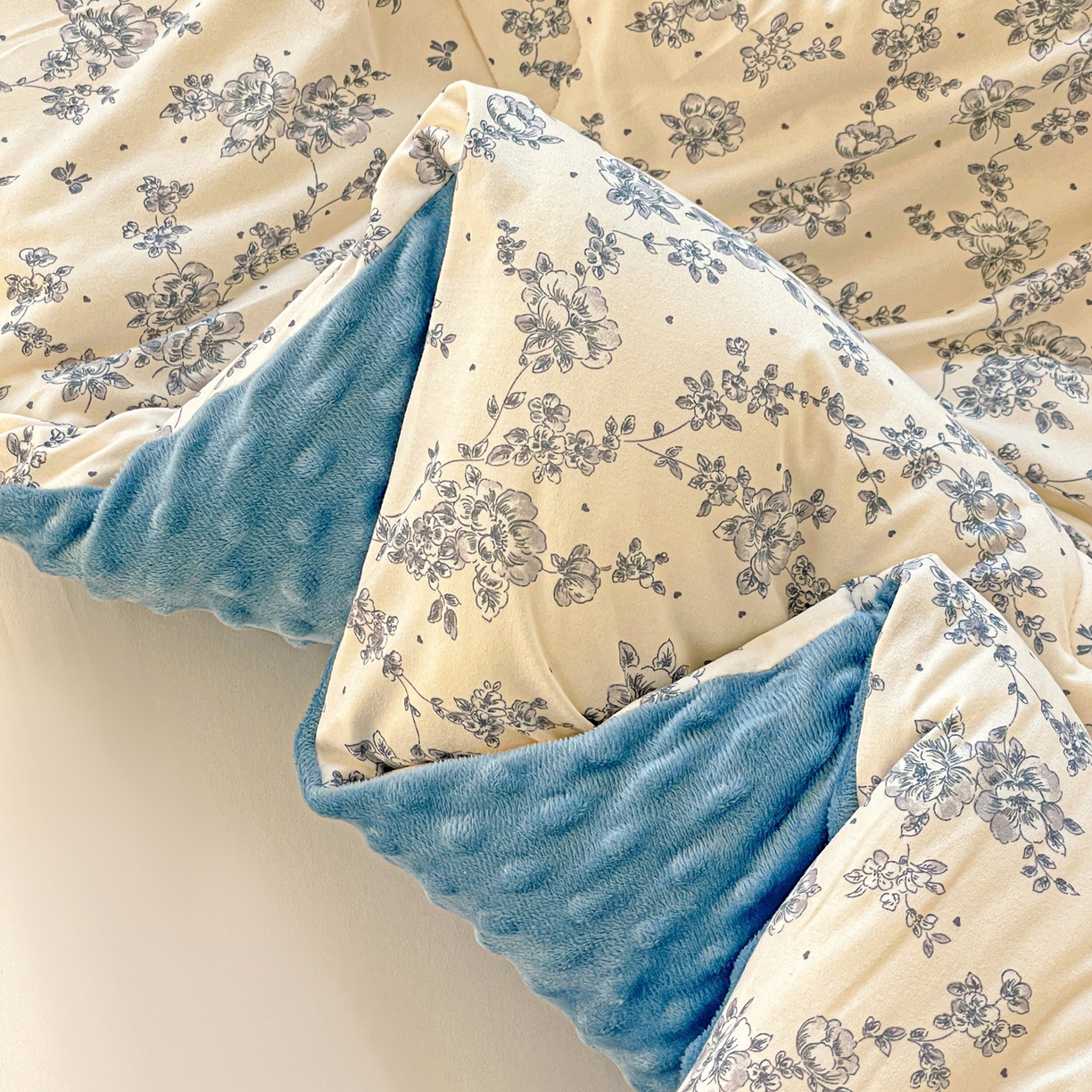 91家纺网 家纺一手货源 找家纺 小叮当家纺仓储工厂店 2025新款A类母婴级宝宝被子牛奶丝针织棉豆豆被豆豆被子儿童婴童大豆被精品买家秀 晨曦