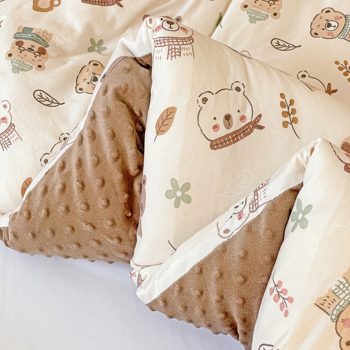 91家纺网 家纺一手货源 找家纺 小叮当家纺仓储工厂店 2025新款A类母婴级宝宝被子牛奶丝针织棉豆豆被豆豆被子儿童婴童大豆被精品买家秀 可爱熊