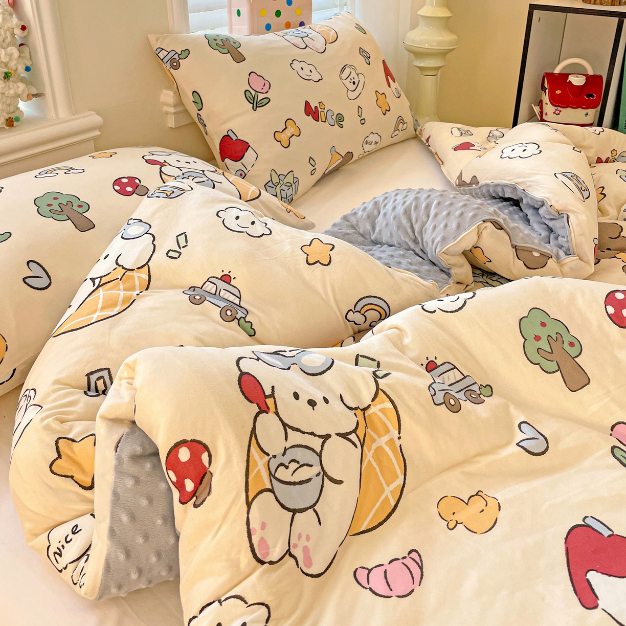 91家纺网 家纺一手货源 找家纺 小叮当家纺仓储工厂店 2025新款A类母婴级宝宝被子牛奶丝针织棉豆豆被豆豆被子儿童婴童大豆被精品买家秀 快乐时光