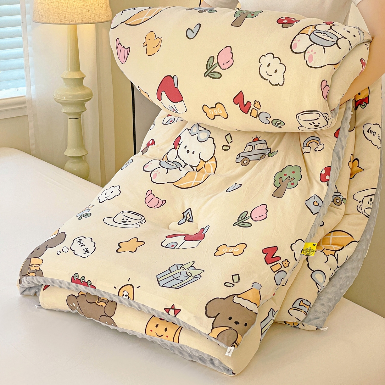 91家纺网 家纺一手货源 找家纺 小叮当家纺仓储工厂店 2025新款A类母婴级宝宝被子牛奶丝针织棉豆豆被豆豆被子儿童婴童大豆被精品买家秀 快乐时光