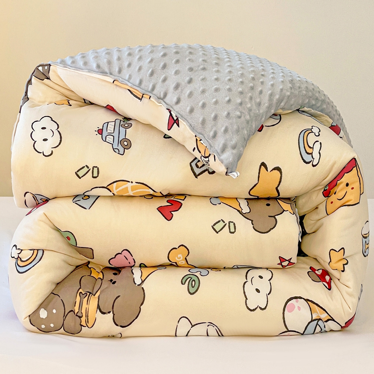 91家纺网 家纺一手货源 找家纺 小叮当家纺仓储工厂店 2025新款A类母婴级宝宝被子牛奶丝针织棉豆豆被豆豆被子儿童婴童大豆被精品买家秀 快乐时光