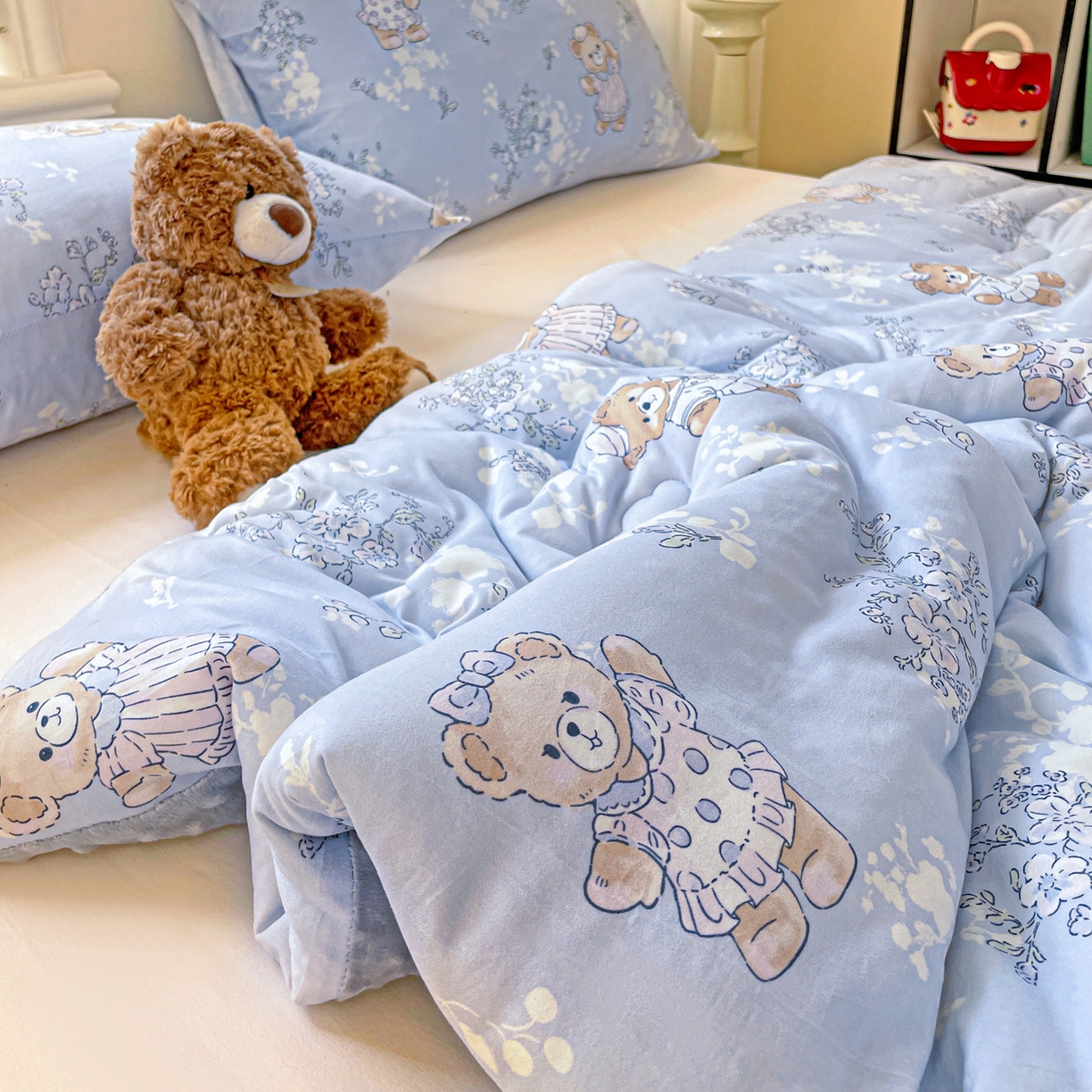 91家纺网 家纺一手货源 找家纺 小叮当家纺仓储工厂店 2025新款A类母婴级宝宝被子牛奶丝针织棉豆豆被豆豆被子儿童婴童大豆被精品买家秀 蓝色小花