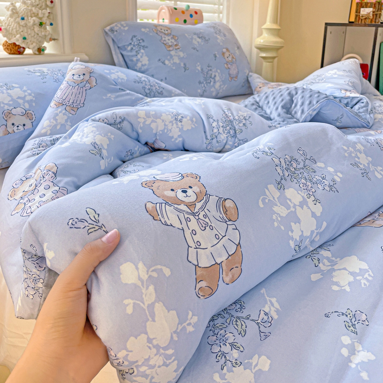 91家纺网 家纺一手货源 找家纺 小叮当家纺仓储工厂店 2025新款A类母婴级宝宝被子牛奶丝针织棉豆豆被豆豆被子儿童婴童大豆被精品买家秀 蓝色小花