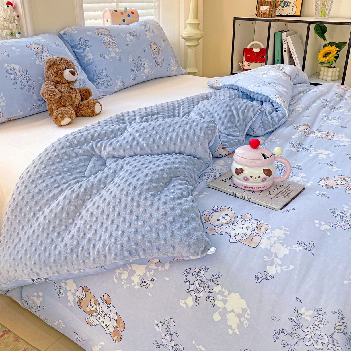 91家纺网 家纺一手货源 找家纺 小叮当家纺仓储工厂店 2025新款A类母婴级宝宝被子牛奶丝针织棉豆豆被豆豆被子儿童婴童大豆被精品买家秀 蓝色小花