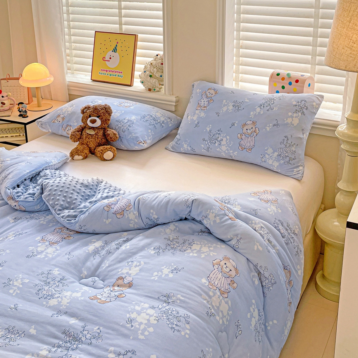 91家纺网 家纺一手货源 找家纺 小叮当家纺仓储工厂店 2025新款A类母婴级宝宝被子牛奶丝针织棉豆豆被豆豆被子儿童婴童大豆被精品买家秀 蓝色小花