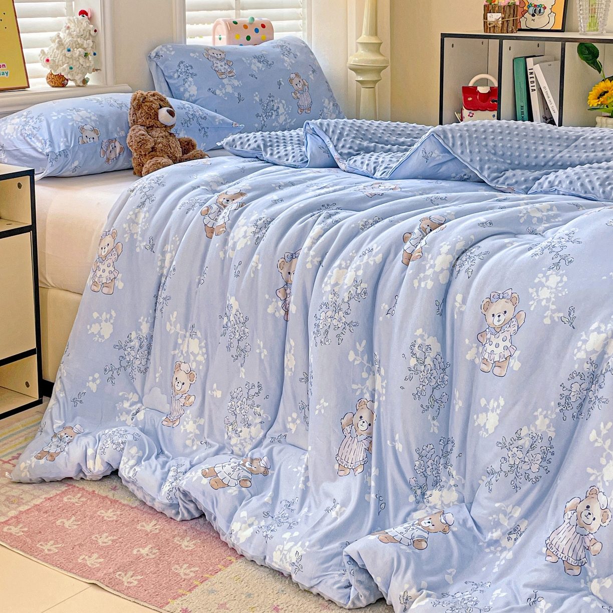 91家纺网 家纺一手货源 找家纺 小叮当家纺仓储工厂店 2025新款A类母婴级宝宝被子牛奶丝针织棉豆豆被豆豆被子儿童婴童大豆被精品买家秀 蓝色小花