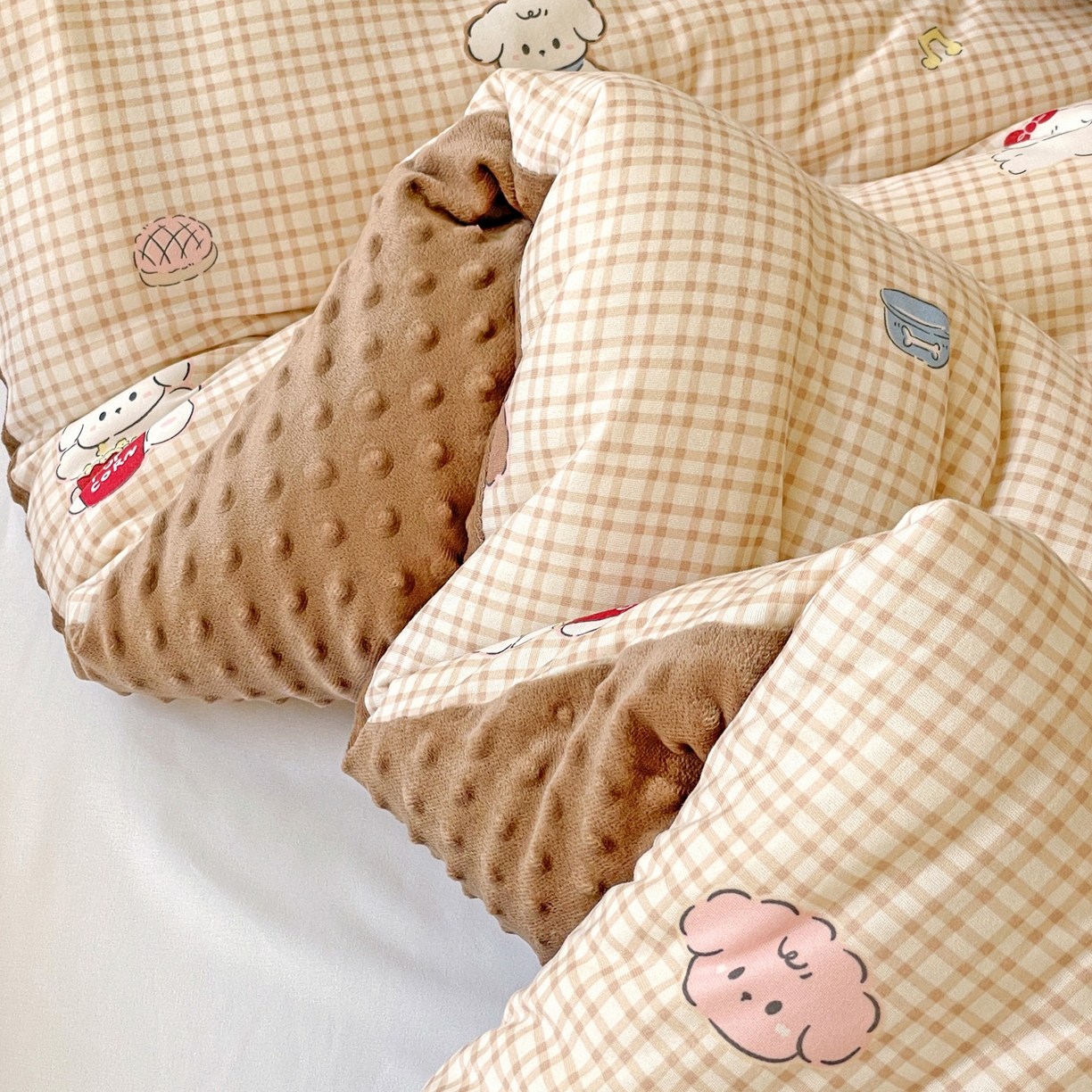 91家纺网 家纺一手货源 找家纺 小叮当家纺仓储工厂店 2025新款A类母婴级宝宝被子牛奶丝针织棉豆豆被豆豆被子儿童婴童大豆被精品买家秀 音乐小狗