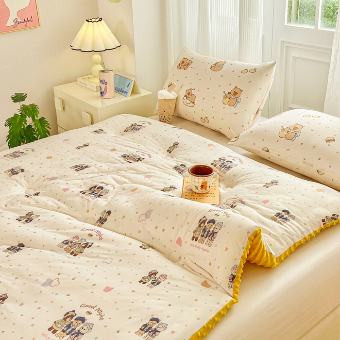 91家纺网 家纺一手货源 找家纺 小叮当家纺仓储工厂店 2025新款A类母婴级宝宝被子牛奶丝针织棉豆豆被豆豆被子儿童婴童大豆被精品买家秀 三只小熊（牛奶针织-豆豆被）