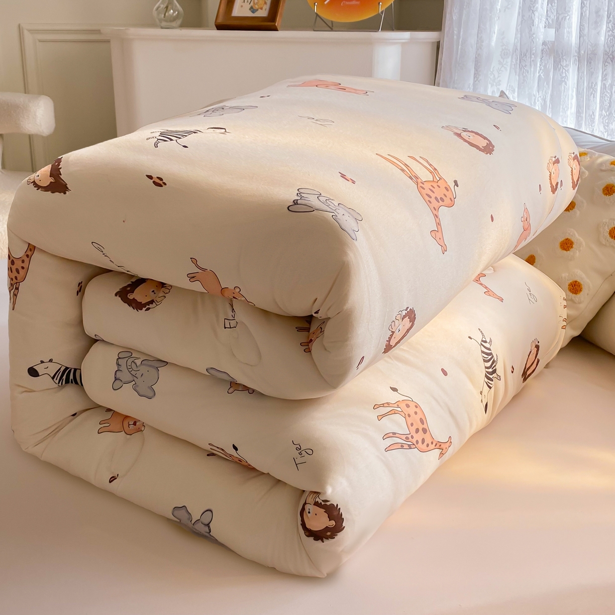 91家纺网 家纺一手货源 找家纺 小叮当家纺仓储工厂店 2025新款A类母婴级宝宝被子牛奶丝针织棉豆豆被豆豆被子儿童婴童大豆被精品买家秀 动物世界（牛奶针织-豆豆被）