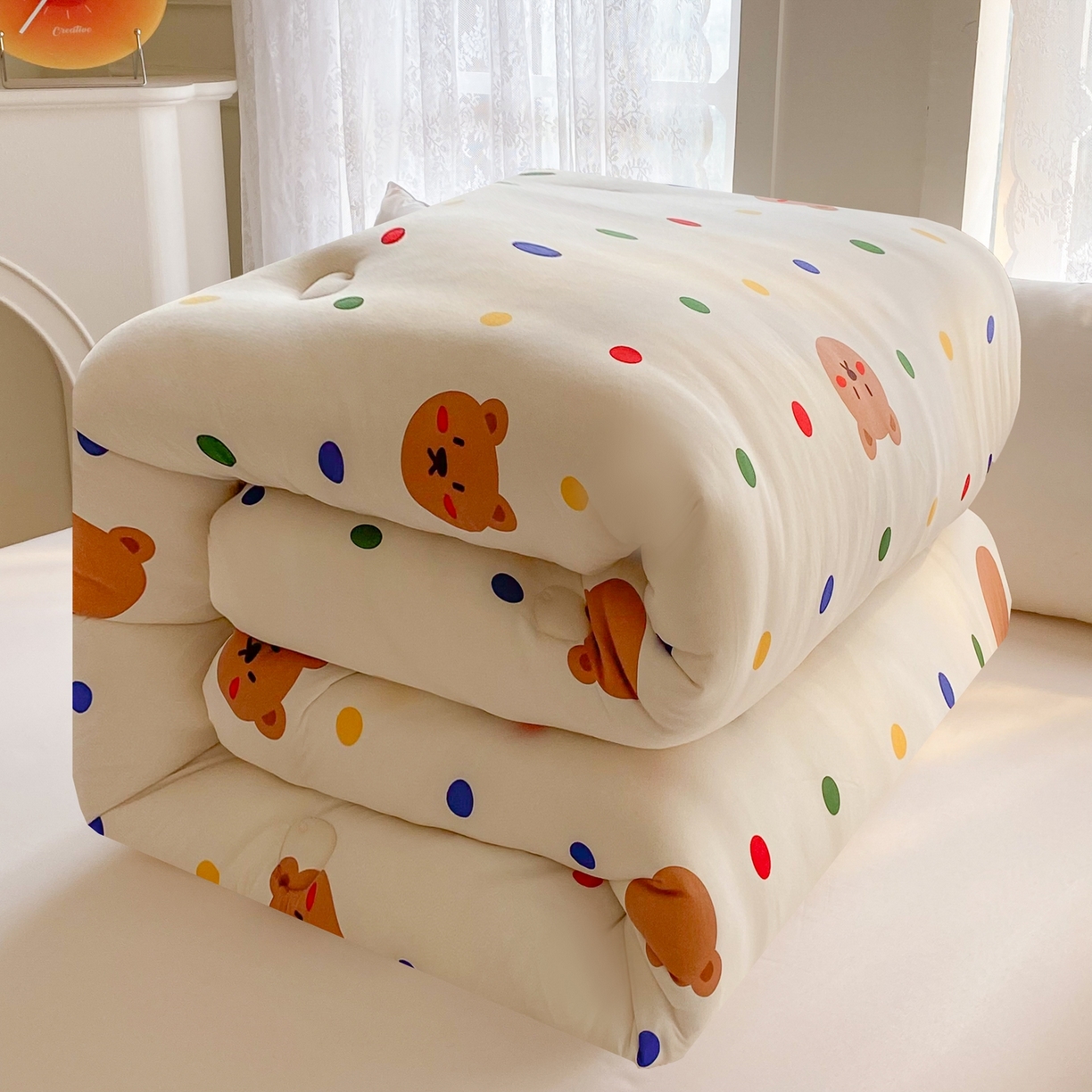 91家纺网 家纺一手货源 找家纺 小叮当家纺仓储工厂店 2025新款A类母婴级宝宝被子牛奶丝针织棉豆豆被豆豆被子儿童婴童大豆被精品买家秀 米洛熊（牛奶针织-豆豆被）