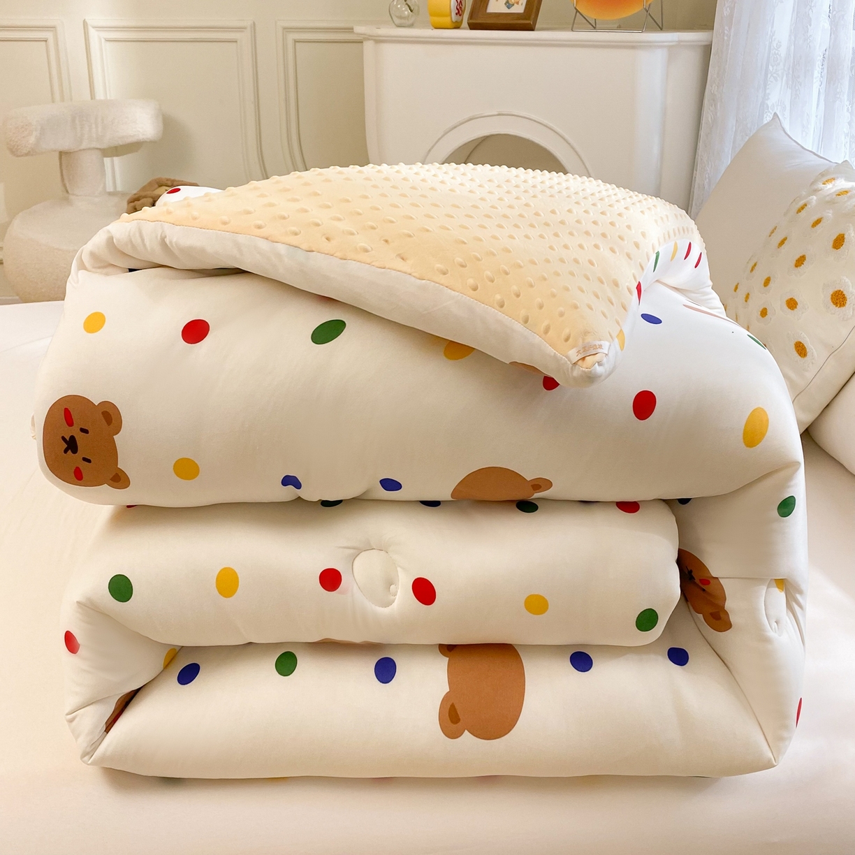 91家纺网 家纺一手货源 找家纺 小叮当家纺仓储工厂店 2025新款A类母婴级宝宝被子牛奶丝针织棉豆豆被豆豆被子儿童婴童大豆被精品买家秀 米洛熊（牛奶针织-豆豆被）