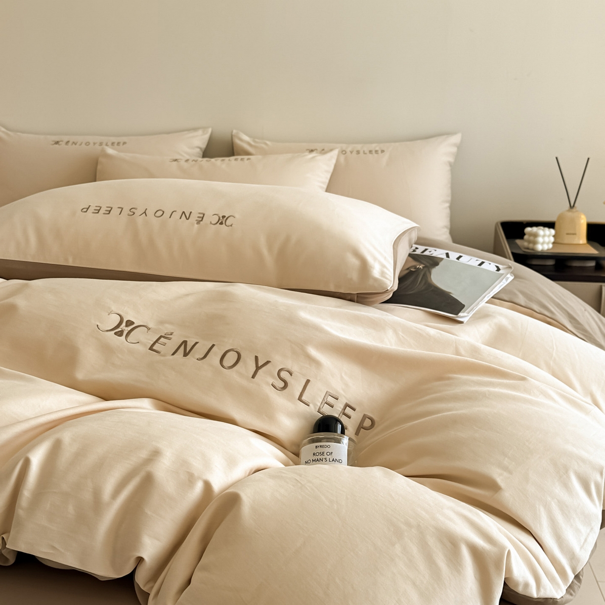 91家纺网 家纺一手货源 找家纺 小叮当家纺仓储工厂店 (买家秀 爆款花型 不断货)2025新款A类全棉纯棉加厚磨毛刺绣纯棉不掉毛四件套 缪斯-星月米+亚麻咖