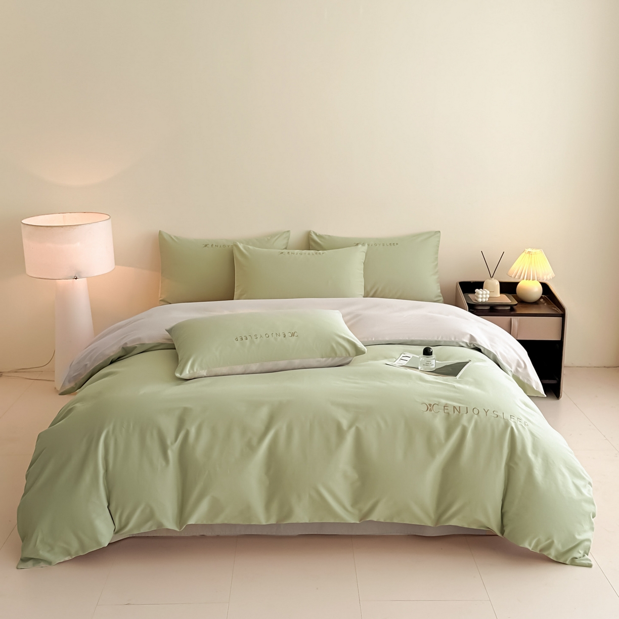 91家纺网 家纺一手货源 找家纺 小叮当家纺仓储工厂店 (买家秀 爆款花型 不断货)2025新款A类全棉纯棉加厚磨毛刺绣纯棉不掉毛四件套 缪斯-艾草绿+印月灰