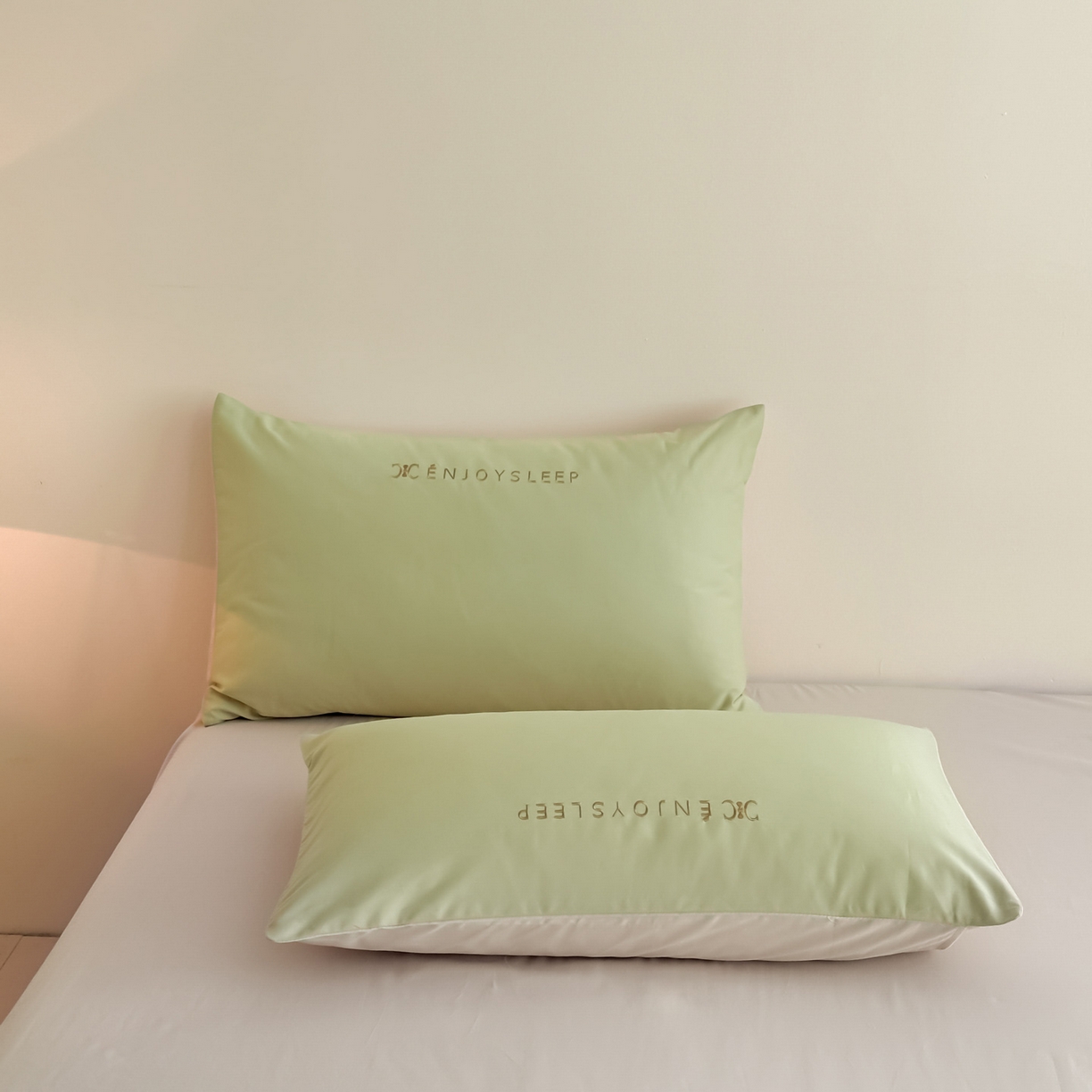 91家纺网 家纺一手货源 找家纺 小叮当家纺仓储工厂店 (买家秀 爆款花型 不断货)2025新款A类全棉纯棉加厚磨毛刺绣纯棉不掉毛四件套 缪斯-艾草绿+印月灰