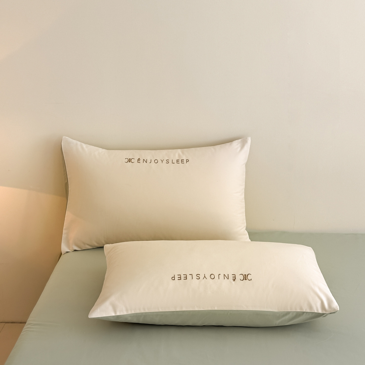 91家纺网 家纺一手货源 找家纺 小叮当家纺仓储工厂店 (买家秀 爆款花型 不断货)2025新款A类全棉纯棉加厚磨毛刺绣纯棉不掉毛四件套 缪斯-奶酪黄+抹茶绿