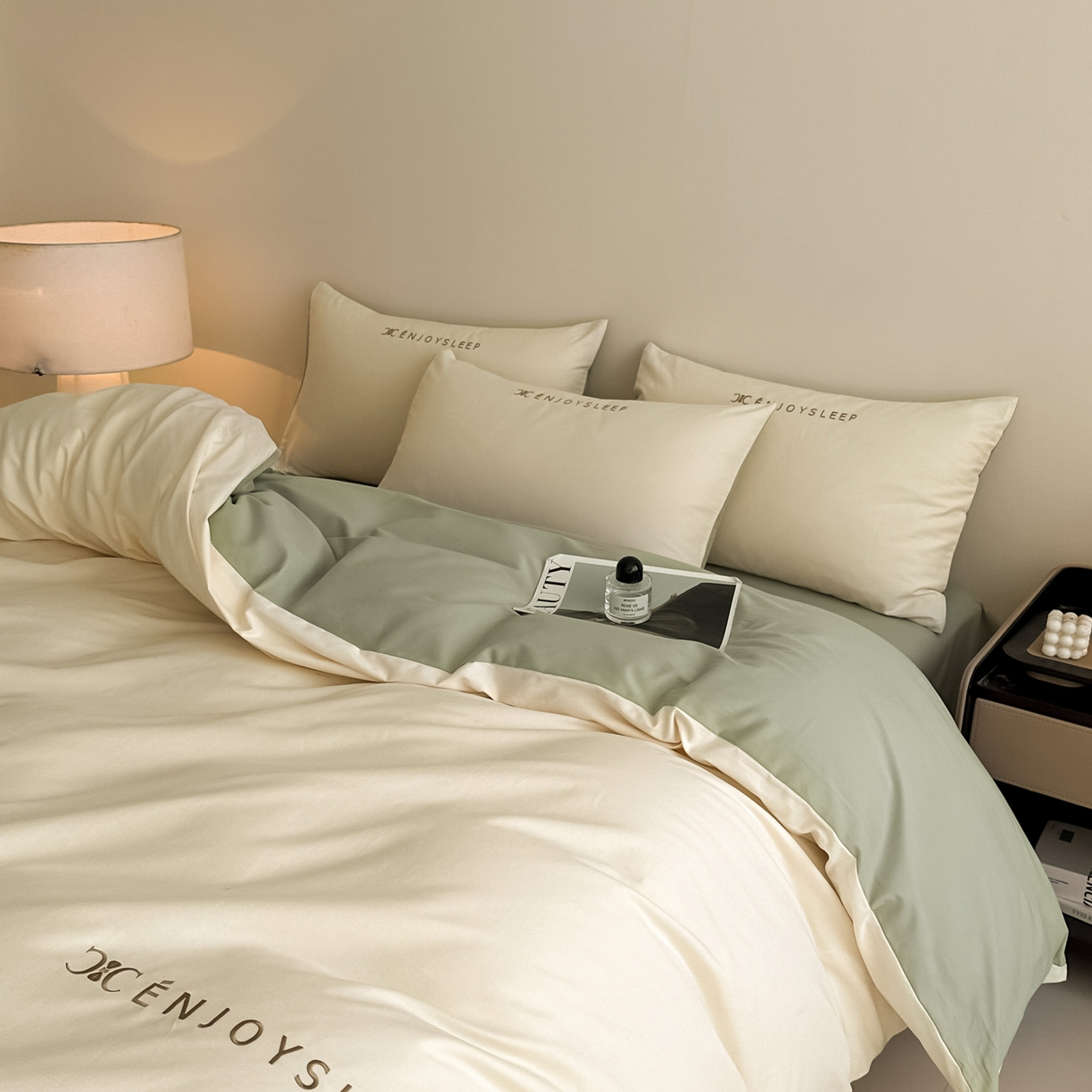 91家纺网 家纺一手货源 找家纺 小叮当家纺仓储工厂店 (买家秀 爆款花型 不断货)2025新款A类全棉纯棉加厚磨毛刺绣纯棉不掉毛四件套 缪斯-奶酪黄+抹茶绿