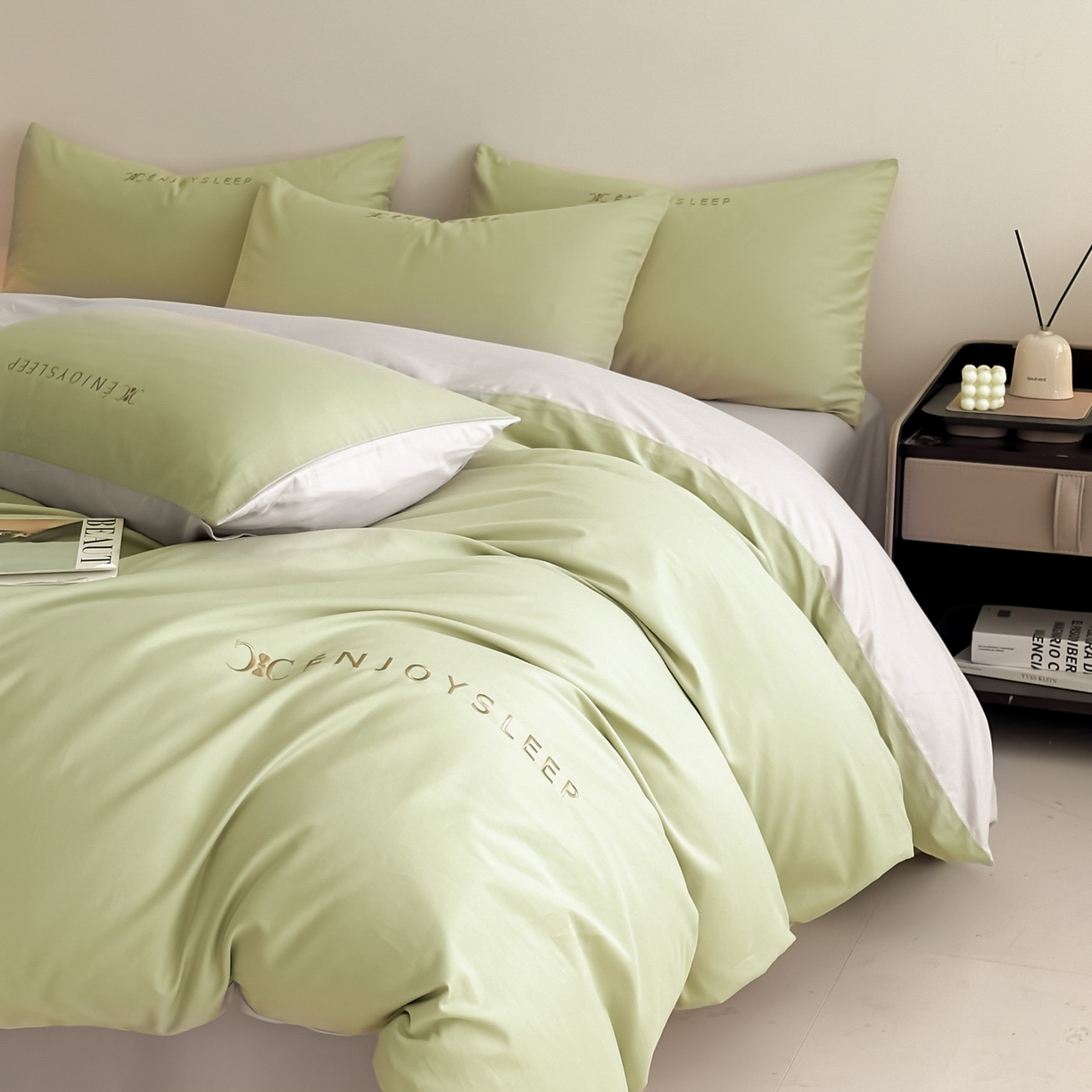 91家纺网 家纺一手货源 找家纺 小叮当家纺仓储工厂店 (买家秀 爆款花型 不断货)2025新款A类全棉纯棉加厚磨毛刺绣纯棉不掉毛四件套 缪斯-艾草绿+印月灰