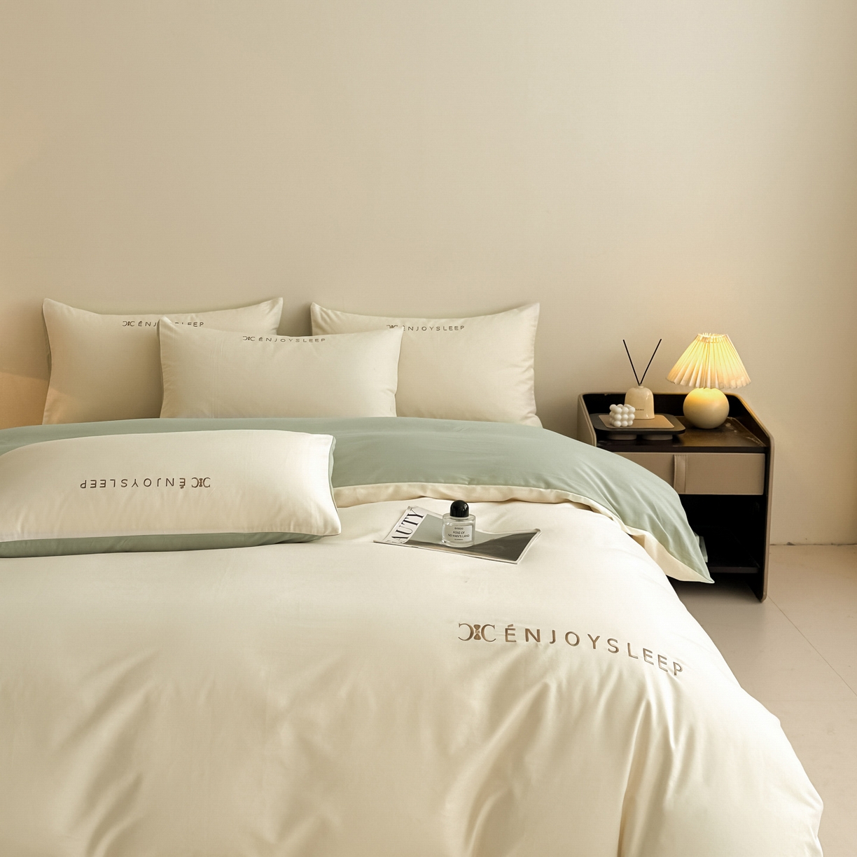 91家纺网 家纺一手货源 找家纺 小叮当家纺仓储工厂店 (买家秀 爆款花型 不断货)2025新款A类全棉纯棉加厚磨毛刺绣纯棉不掉毛四件套 缪斯-奶酪黄+抹茶绿