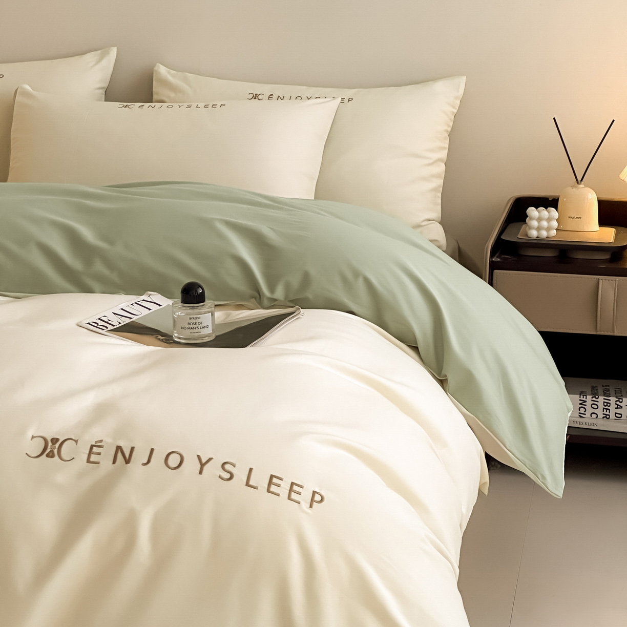 91家纺网 家纺一手货源 找家纺 小叮当家纺仓储工厂店 (买家秀 爆款花型 不断货)2025新款A类全棉纯棉加厚磨毛刺绣纯棉不掉毛四件套 缪斯-奶酪黄+抹茶绿