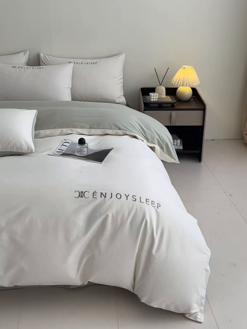 91家纺网 家纺一手货源 找家纺 小叮当家纺仓储工厂店 (买家秀 爆款花型 不断货)2025新款A类全棉纯棉加厚磨毛刺绣纯棉不掉毛四件套 缪斯-奶酪黄+抹茶绿