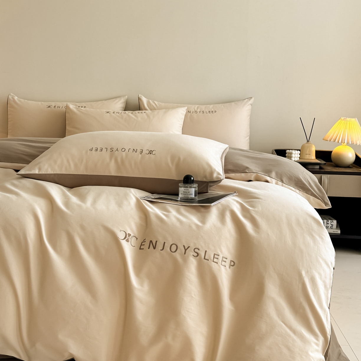 91家纺网 家纺一手货源 找家纺 小叮当家纺仓储工厂店 (买家秀 爆款花型 不断货)2025新款A类全棉纯棉加厚磨毛刺绣纯棉不掉毛四件套 缪斯-星月米+亚麻咖